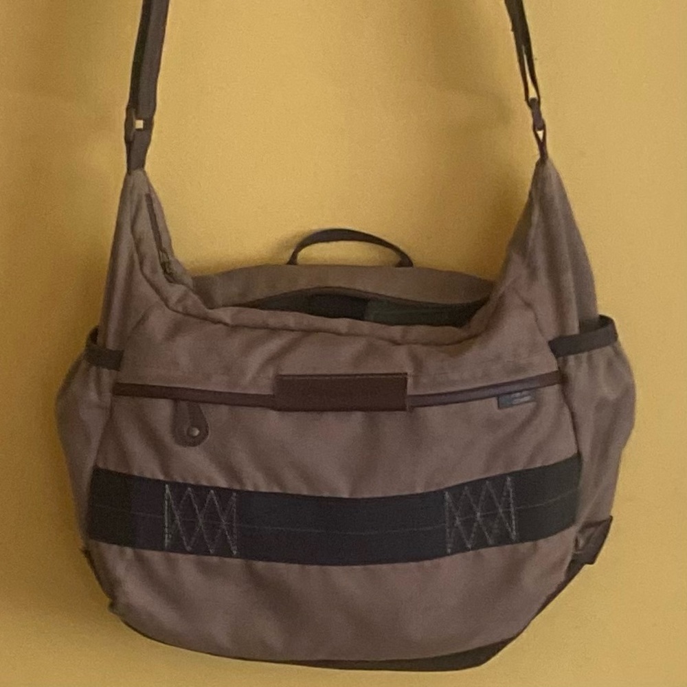 Vanguard Havana 36 Camera Bag.